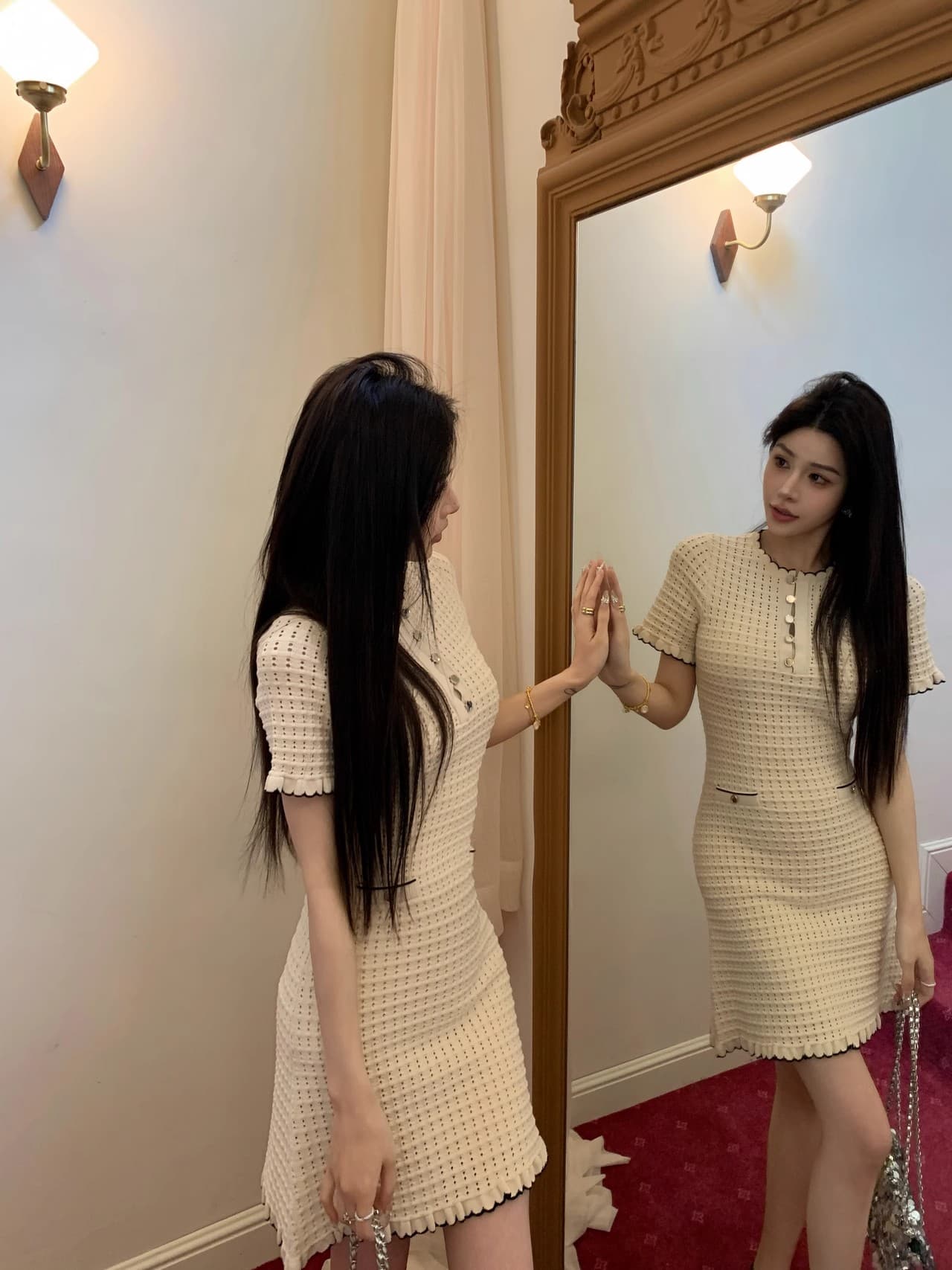 접착제 니트 절묘한 작은 샤넬 스타일 배색 홀로우 아웃 달콤함 허리 수축 품격 슬림해 보이는 출퇴근 반팔 점프 슈트 치마 세트 상세 이미지 25