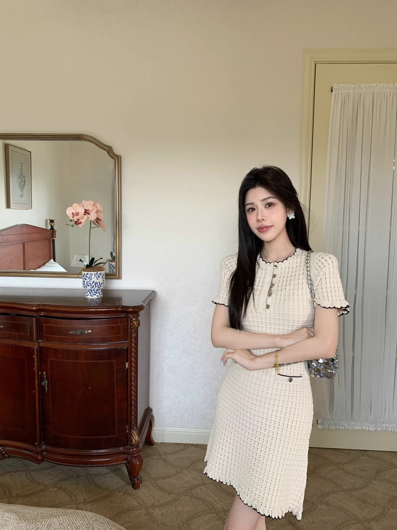 접착제 니트 절묘한 작은 샤넬 스타일 배색 홀로우 아웃 달콤함 허리 수축 품격 슬림해 보이는 출퇴근 반팔 점프 슈트 치마 세트 상세 이미지 32