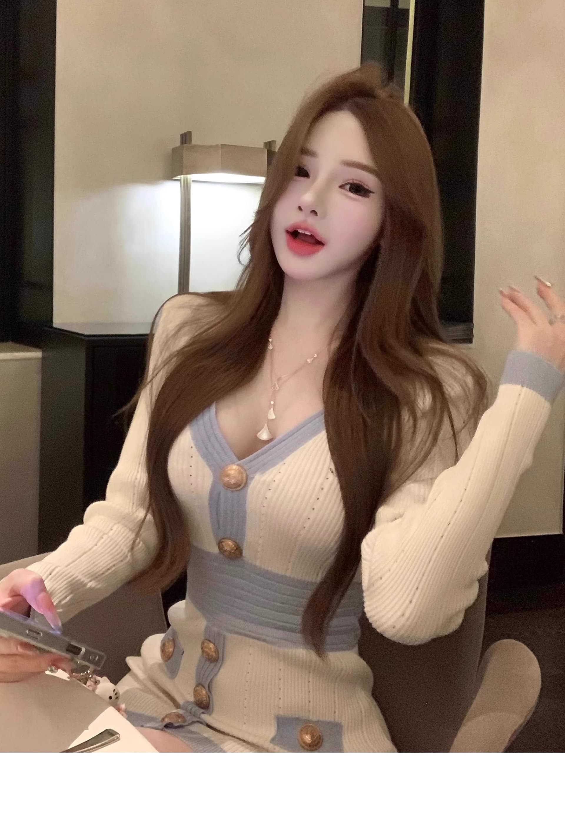 파란색 V넥 니트 긴 소매 여성 드레스 2026 가을 새로운 프랑스식 Jiao 욕망 천 골드 품격 슬림해 보이는 타이트 스커트 상세 이미지 2