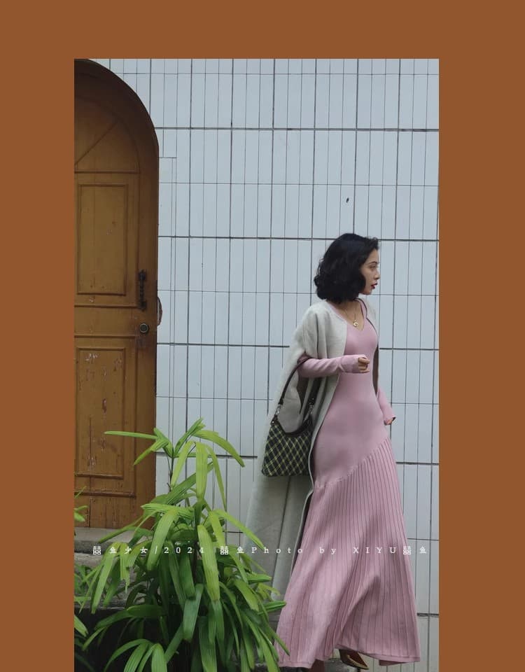 2026 년 밝은 다시 Jiao 예쁜 레트로 항구 바람 우아함 섹시함 타이트 스커트 니트 인어 꼬리 중간 길이 V넥 여성 드레스 상세 이미지 30