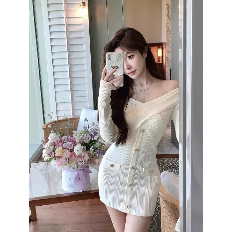 작은 샤넬 스타일 오프숄더 십자가 니트 스웨터 여성 드레스 겨울 디자인 센스 작은 대중 허리 수축 품격 짧은 치마 이미지 3