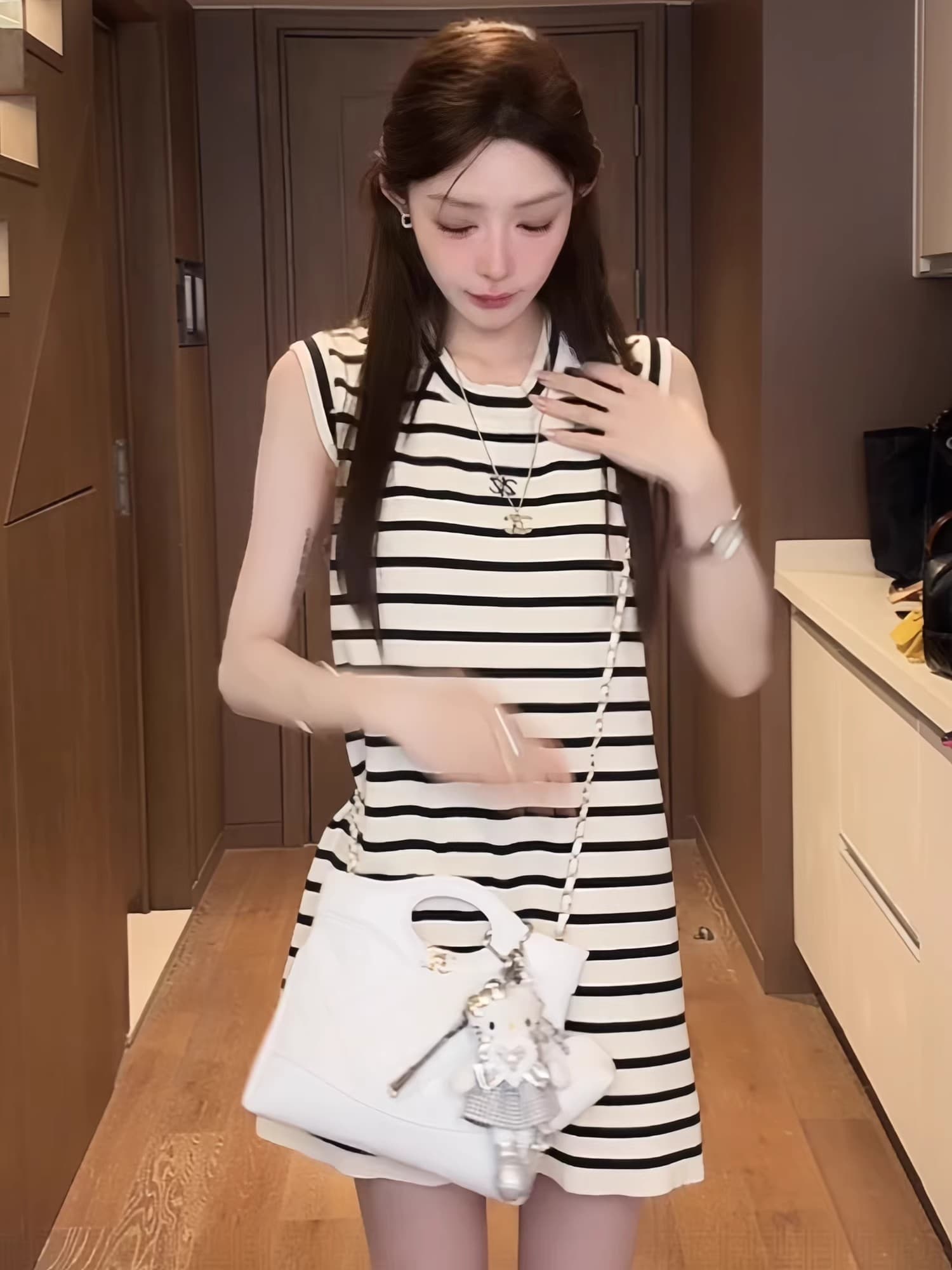 라운드 넥 스트라이프 민소매 조끼 원피스 2026 여름 새로운 한 부서 작은 키 품격 슬림해 보이는 미니 스커트 여성 의류 상세 이미지 5
