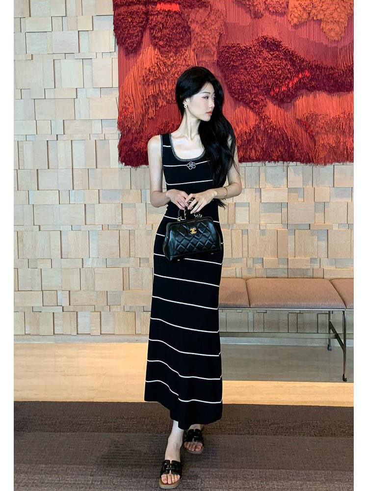 순수한 욕망 u 칼라 꽃 스트라이프 조끼 니트 여성 드레스 2026 여름 새로운 허리 수축 슬림해 보이는 다용도 길다 상세 이미지 2