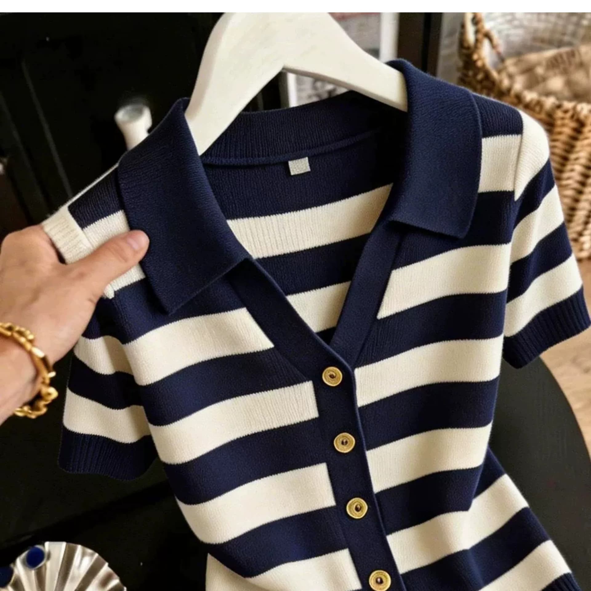 POLO 칼라 스트라이프 유럽 역 반팔 티셔츠 여성 여름 얇은 스타일 얼음 실크 니트 몸매 가꾸기 슬림해 보이는 긍정적 인 어깨 의류 상세 이미지 4