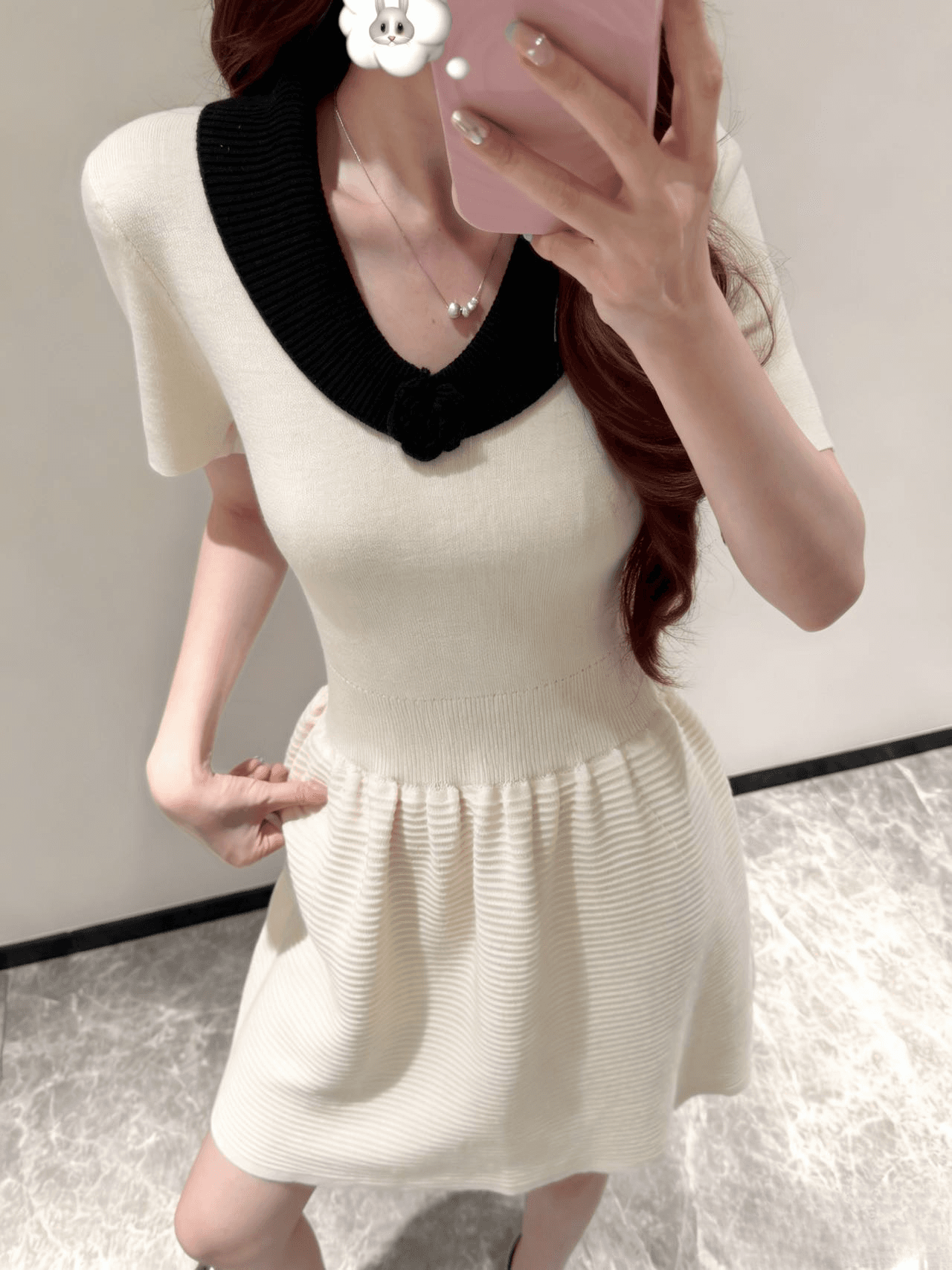 프랑스식 동백 나무 배색 베이비 칼라 다용도 허리 수축 니트 반팔 드레스 2026 여름 새로운 작은 검은 드레스 상세 이미지 3