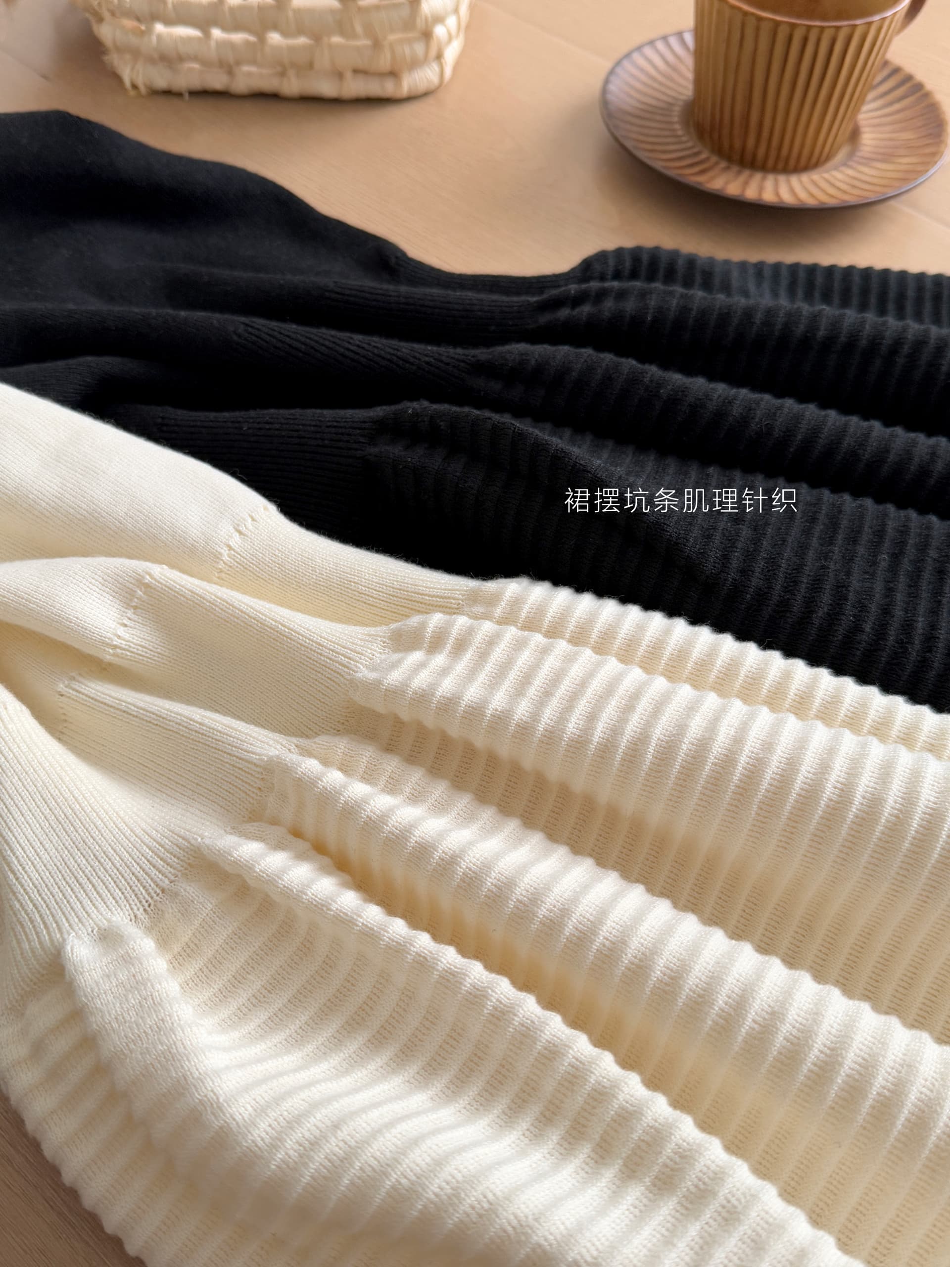 프랑스식 동백 나무 배색 베이비 칼라 다용도 허리 수축 니트 반팔 드레스 2026 여름 새로운 작은 검은 드레스 상세 이미지 15