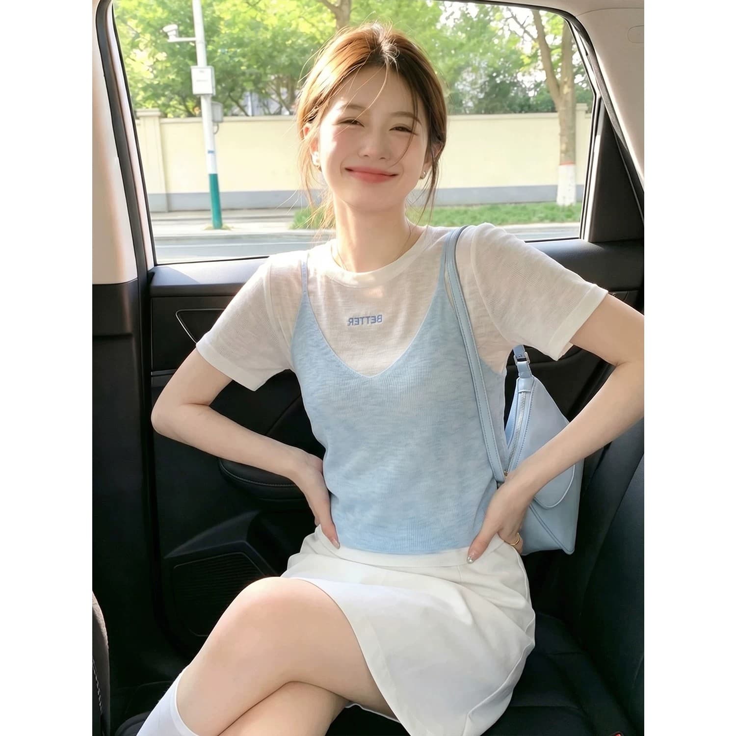 페이크 레이어드 파란색 니트 반팔 티셔츠 여성 여름 2026 새로운 슈퍼 화재 연령 감소 맨위 고유 한 아름다운 아름다운 이미지 2