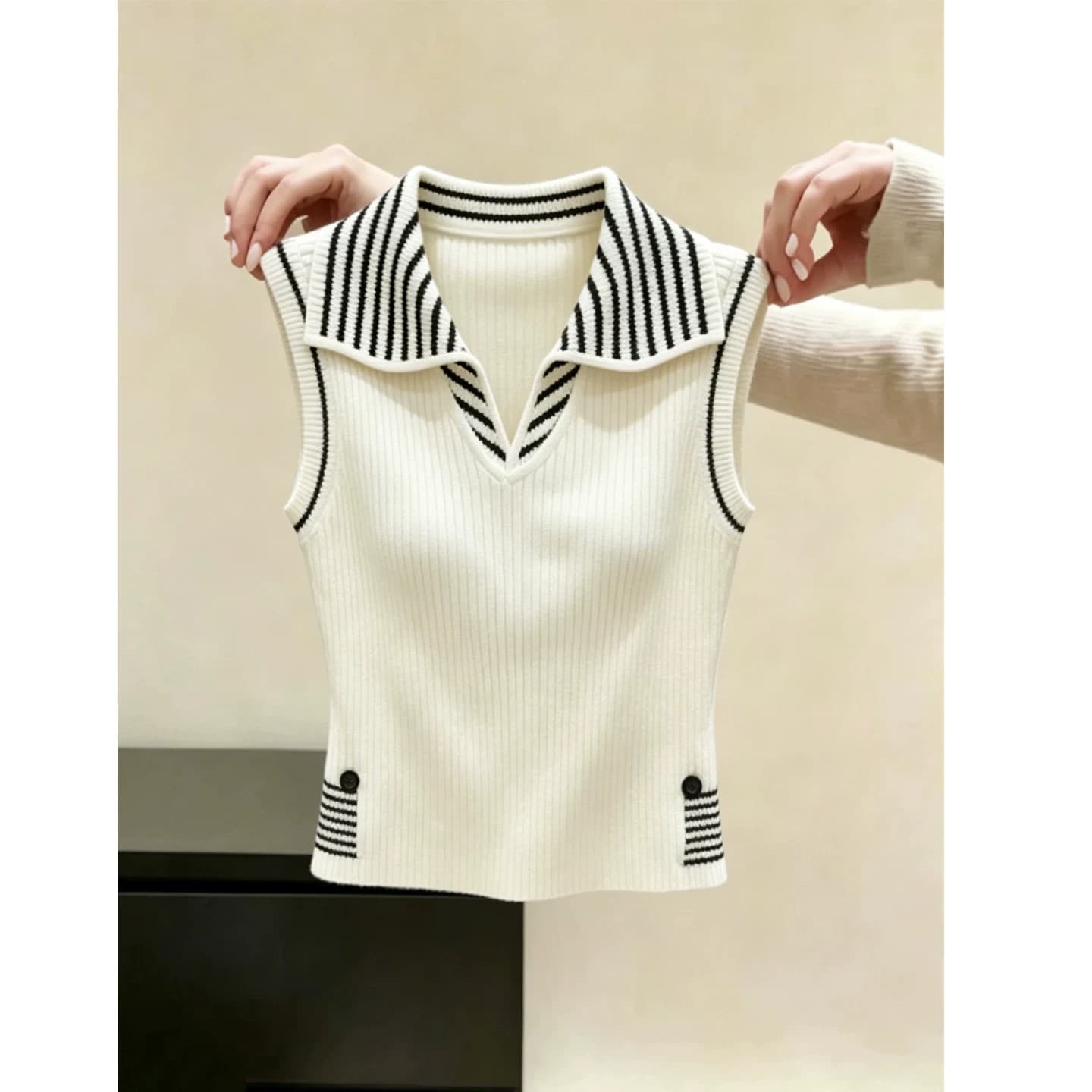 패션 디자인 센스 베이지 색 스트라이프 POLO 칼라 민소매 니트 조끼 여성 여름 새로운 오래된 돈 바람 풀오버 셔츠 이미지 5