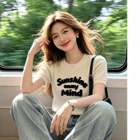 화이트 라운드 넥 알파벳 자수 얼음 실크 니트 스웨터 여성 여름 2026 슈퍼 화재 연령 감소 몸매 가꾸기 슬림해 보이는 쇼트 스타일 맨위 상세 이미지 4