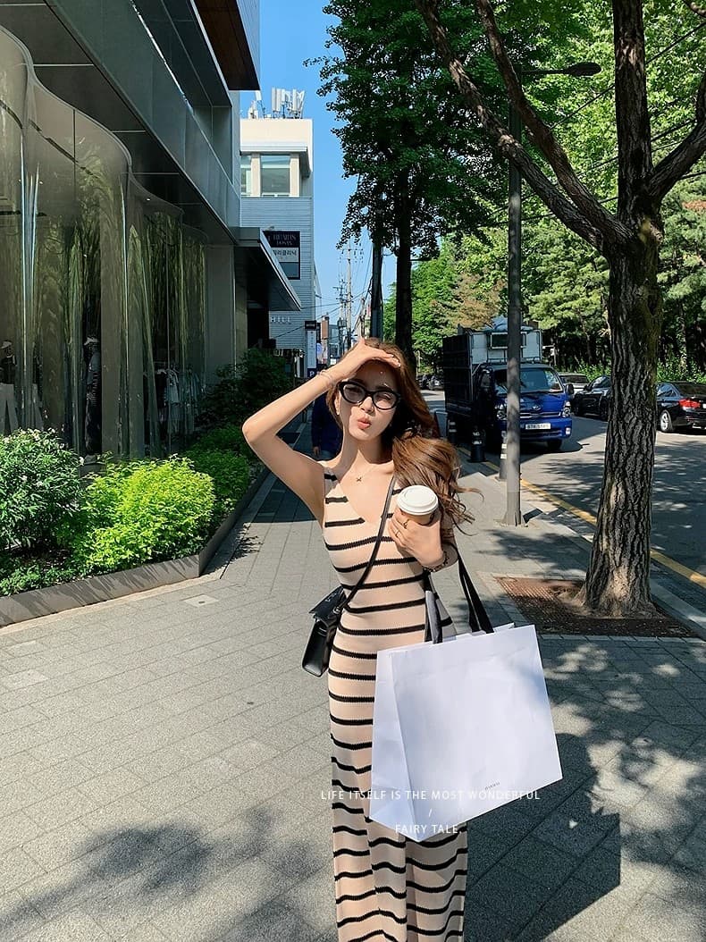 2026 폭발 스트라이프 속삭임 블랙 살구 스트라이프 V넥 조끼 여성 드레스 이른 가을 몸매 가꾸기 슬림해 보이는 롱 스커트 상세 이미지 3