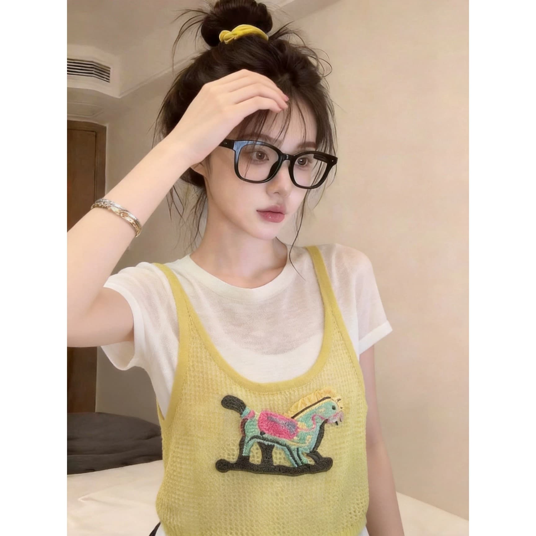 여름 페이크 레이어드 스택 착용 니트 조끼 반팔 말 자수 디자인 센스 품격 패션 작은 대중 캐주얼 맨위 여성
