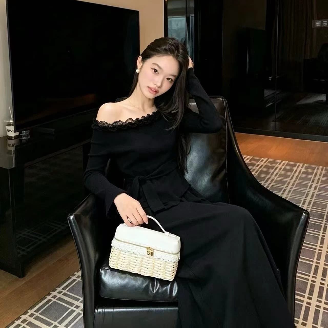 2026 년 가을 품격 오프숄더 니트 레이스 측면 몸매 가꾸기 슬림해 보이는 불규칙 투피스 세트 맨위 반신 스커트 이미지 5