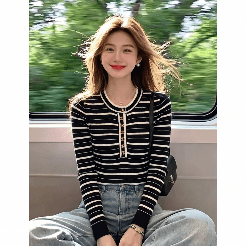 이른 가을 작은 샤넬 스타일 금속 버클 라운드 넥 배색 스트라이프 긴팔 니트 스웨터 여성 한 부서 몸매 가꾸기 슬림해 보이는 다용도 맨위 이미지 2