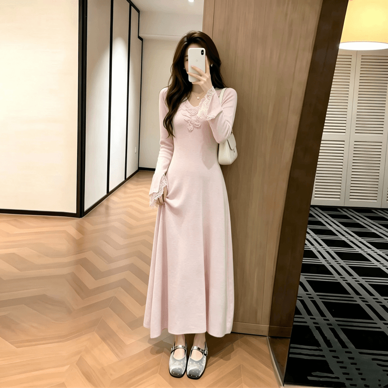 부드러운 바람 품격 V넥 레이스 꽃 드레스 여성 의류 2026 가을 새로운 우아함 데이트 허리 수축 롱 스커트 이미지 4