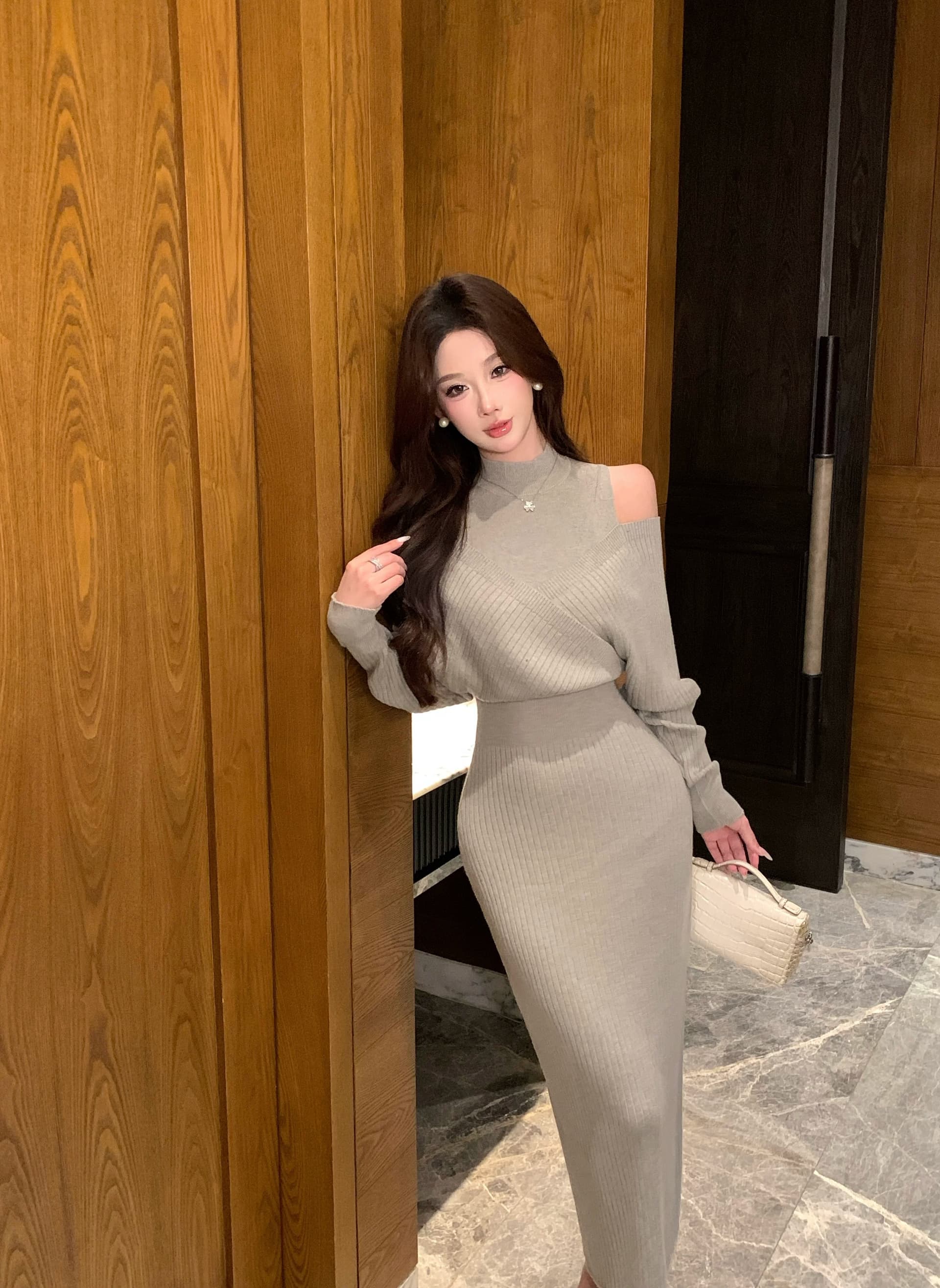프랑스식 작은 샤넬 스타일 품격 니트 여성 드레스 2026 새로운 디자인 센스 허리 수축 슬림해 보이는 페이크 레이어드 치마 가을 이미지 3