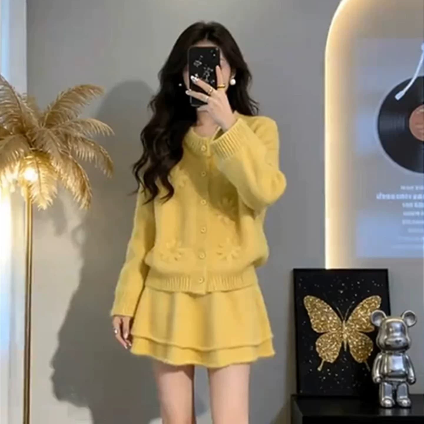 분위기 센스 자이언트 잘 생긴 화이트 자수 꽃 니트 스웨터 세트 여성 가을 2026 슬림해 보이는 짧은 치마 투피스 세트