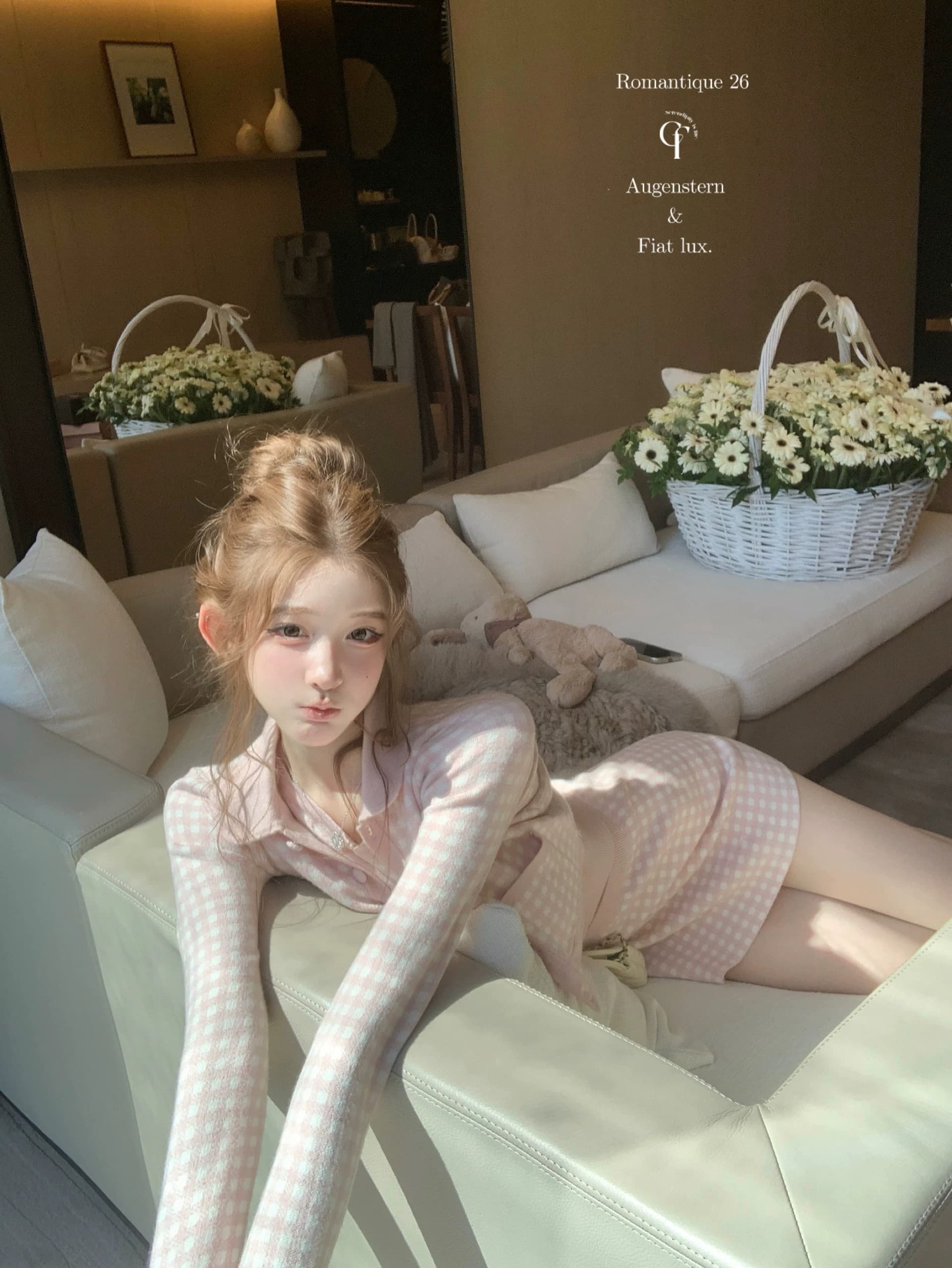 2026 년 가을 겨울 바다 소금 향기로운 노래 주간 실크 양 털이 푸른 그리드 분말 그리드 오픈 가디건 조끼 반 스커트 3종 세트 그룹 상세 이미지 16