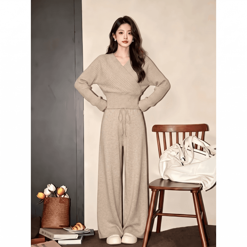 한 부서 가을 겨울 V넥 털 니트 스웨터 넓은 다리 도루 센스 바지 여성 새로운 품격 따뜻한 부드럽다 찹쌀 게으른 투피스 슈트