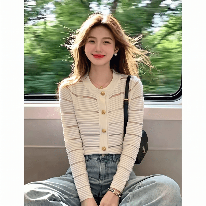 2026 금속 버클 홀로우 아웃 3 차원 스트라이프 니트 스웨터 여성 가을 싱글 줄 버튼 허리 수축 슬림해 보이는 다용도 쇼트 스타일 맨위