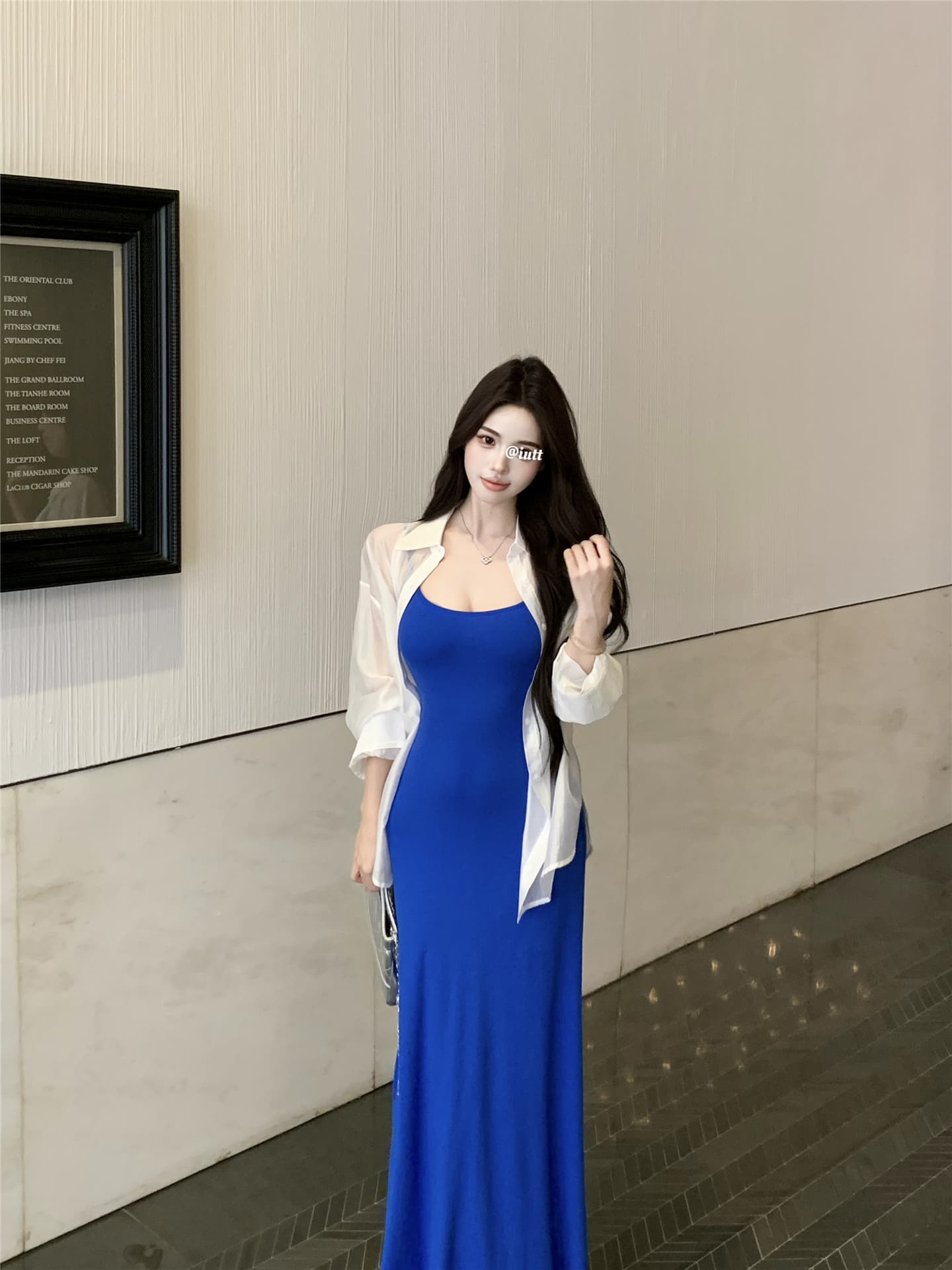 실사 핫걸 바람 bella 카드 자매 타이트 스커트 허리 수축 몸매 가꾸기 파란색 슬립 드레스 주간 실크 자외선 차단 셔츠 이미지 4
