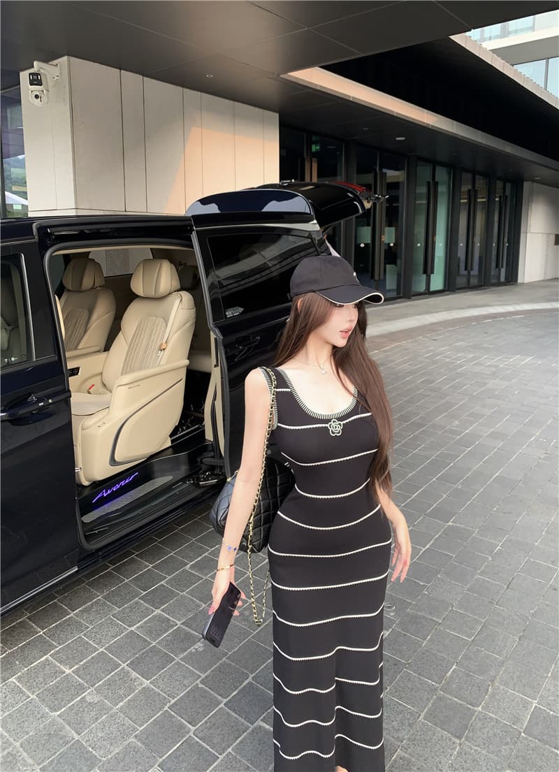 실사 휴일 샤오시엔 흑백 줄무늬 배색 자수 품격 허리 수축 여성 드레스 상세 이미지 10