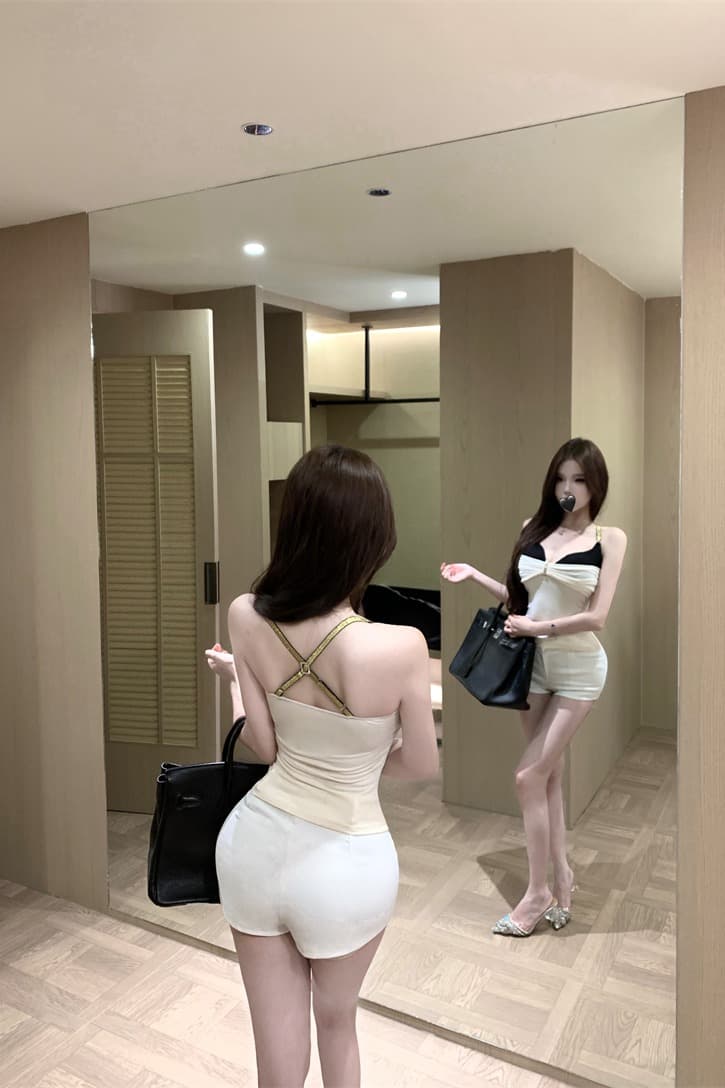 실사 아름다움 거리 자유 몸매 가꾸기 순수한 욕망 섹시함 V넥 페이크 레이어드 캐미솔 타이트 워프 엉덩이 반바지 이미지 5
