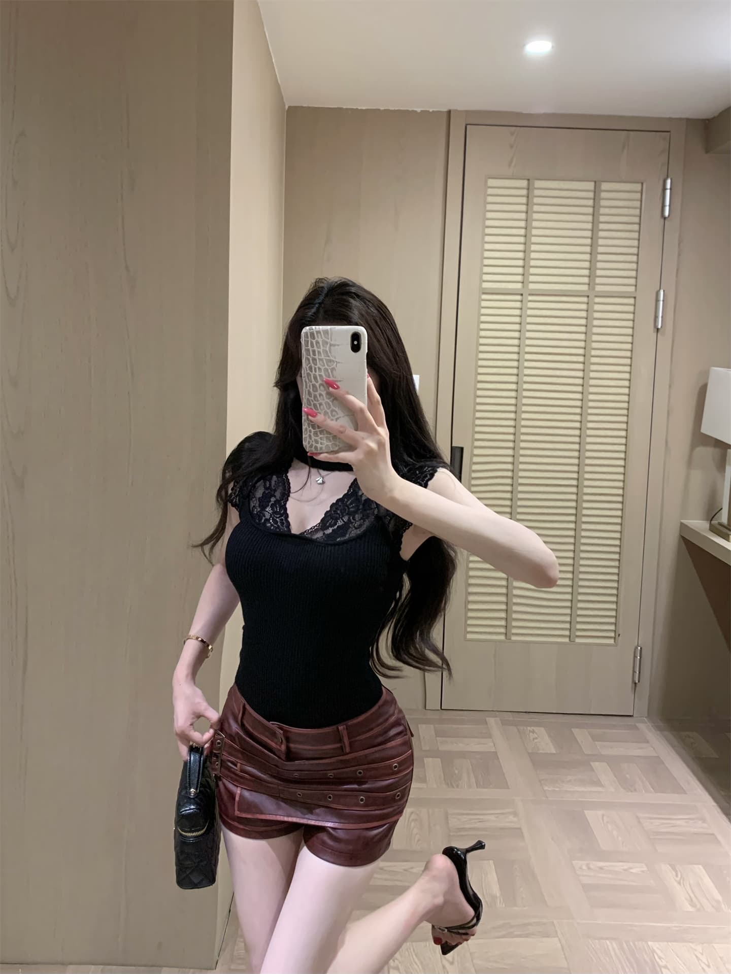 실사 레이스 분위기 품격 레이스 홀로우 아웃 패치워크 니트 민소매 조끼 핫걸 가죽 스커트