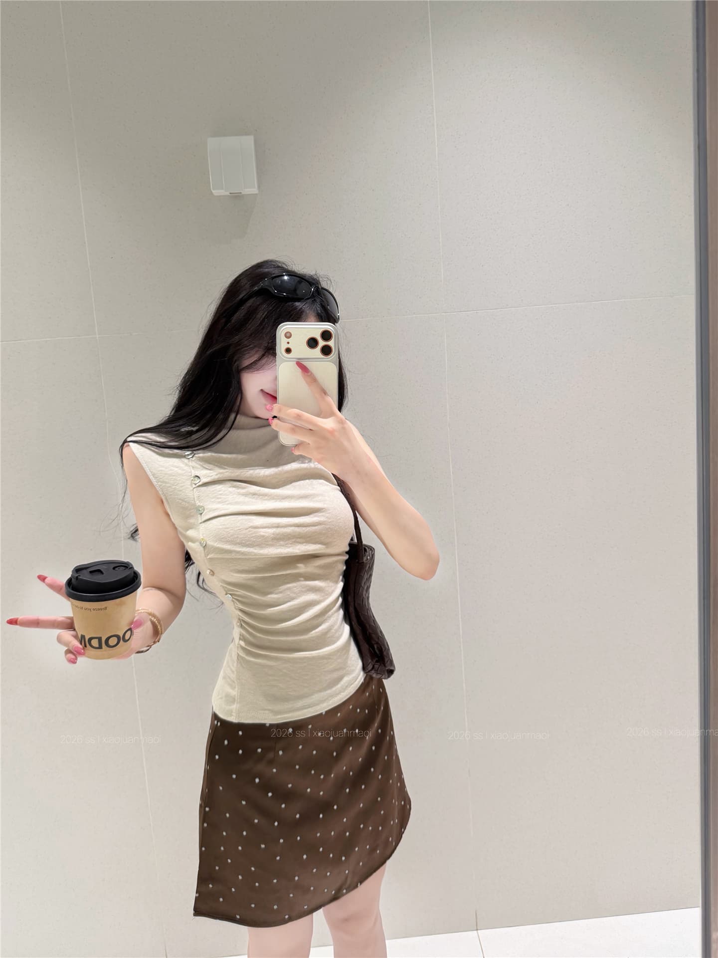 실사 품격 주름 민소매 조끼 맨위 티셔츠 여성 도트 무늬 브라운 니켈 프랑스식 한 마디 새틴 반신 미니 스커트 이미지 4