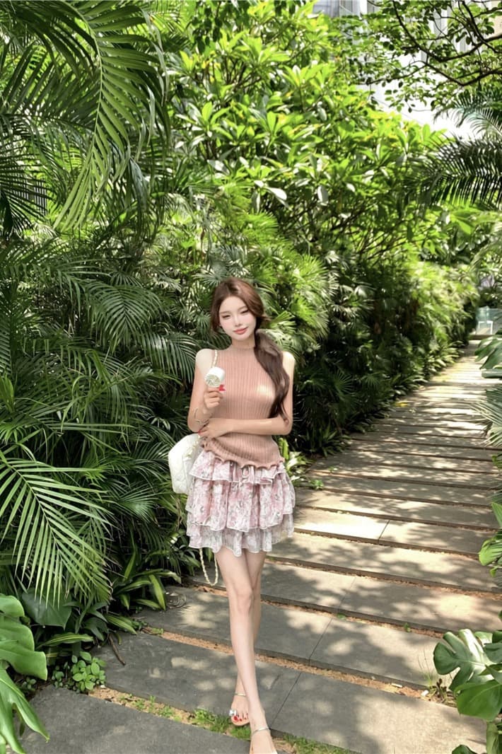 실사 한 여성 부드러운 분위기 센스 허리 수축 슬림해 보이는 달콤함 민소매 조끼 꽃무늬 미니 스커트 이미지 5