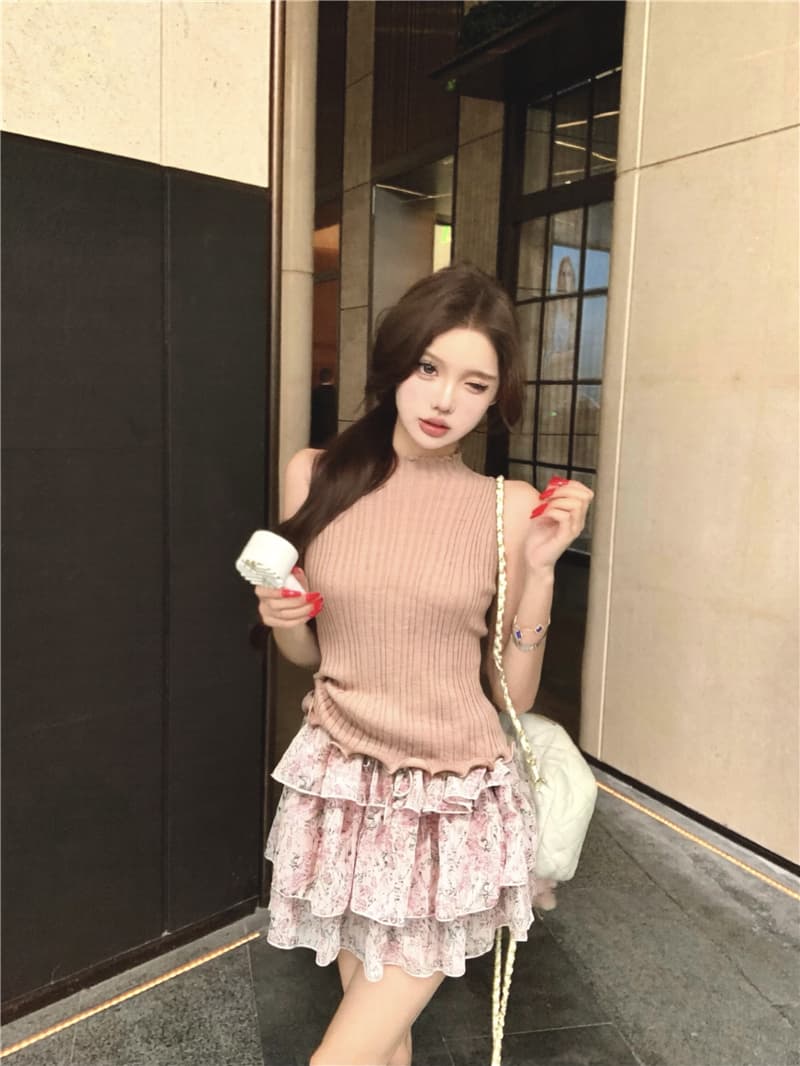 실사 한 여성 부드러운 분위기 센스 허리 수축 슬림해 보이는 달콤함 민소매 조끼 꽃무늬 미니 스커트 상세 이미지 3
