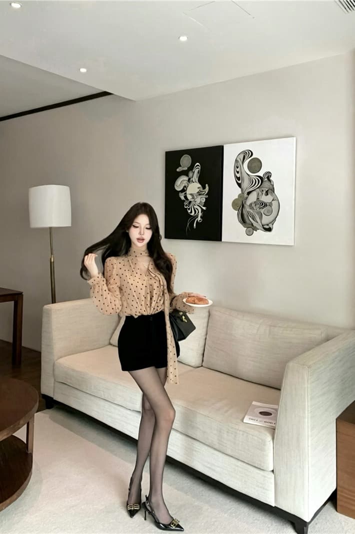 실사 이른 가을 레트로 낭만적 인 기질 도트 무늬 V넥 리본 긴팔 여성 셔츠 스웨이드 품격 반바지 세트 이미지 5