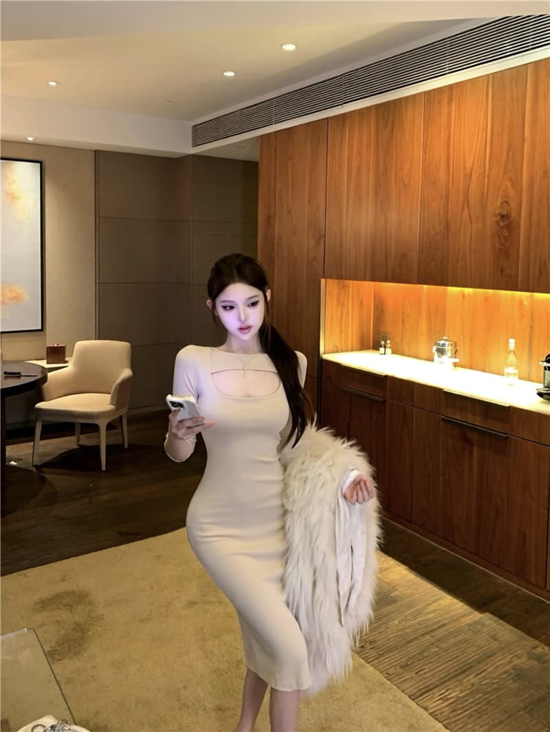 실사 흔들리는 라운드 넥 높음 폭탄 모직물 홀로우 아웃 롱 스커트 가을 겨울 허리 수축 드레스 상세 이미지 5