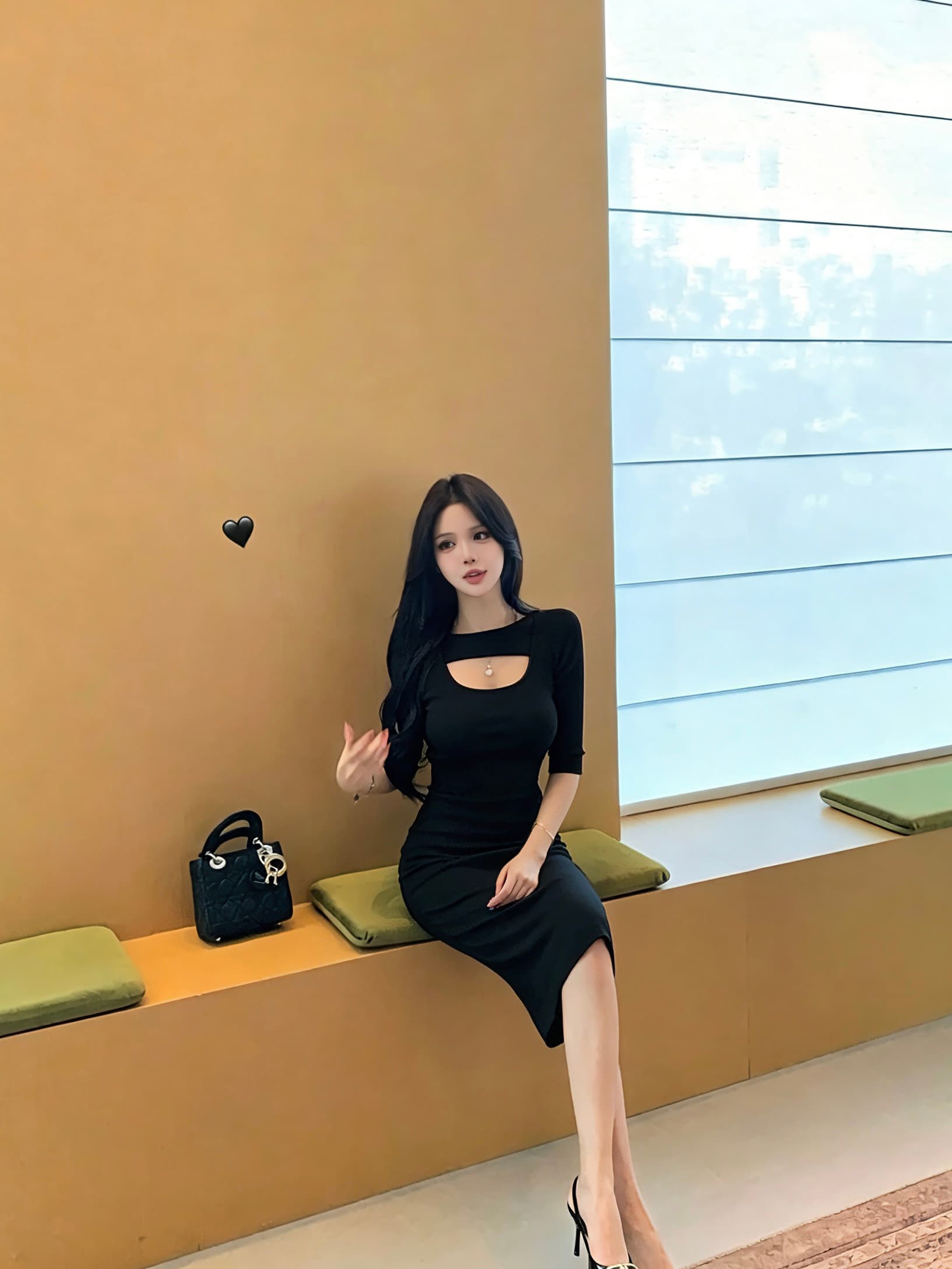 실사 흔들리는 라운드 넥 높음 폭탄 모직물 홀로우 아웃 롱 스커트 가을 겨울 허리 수축 드레스 상세 이미지 13