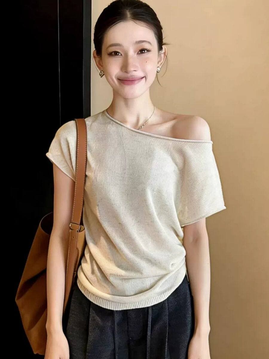 한 부서 비스듬한 어깨 반팔 니트 스웨터 여성 여름 패션 작은 대중 디자인 센스 오프숄더 품격 얇은 스타일 루즈핏 맨위 트렌디 이미지 3
