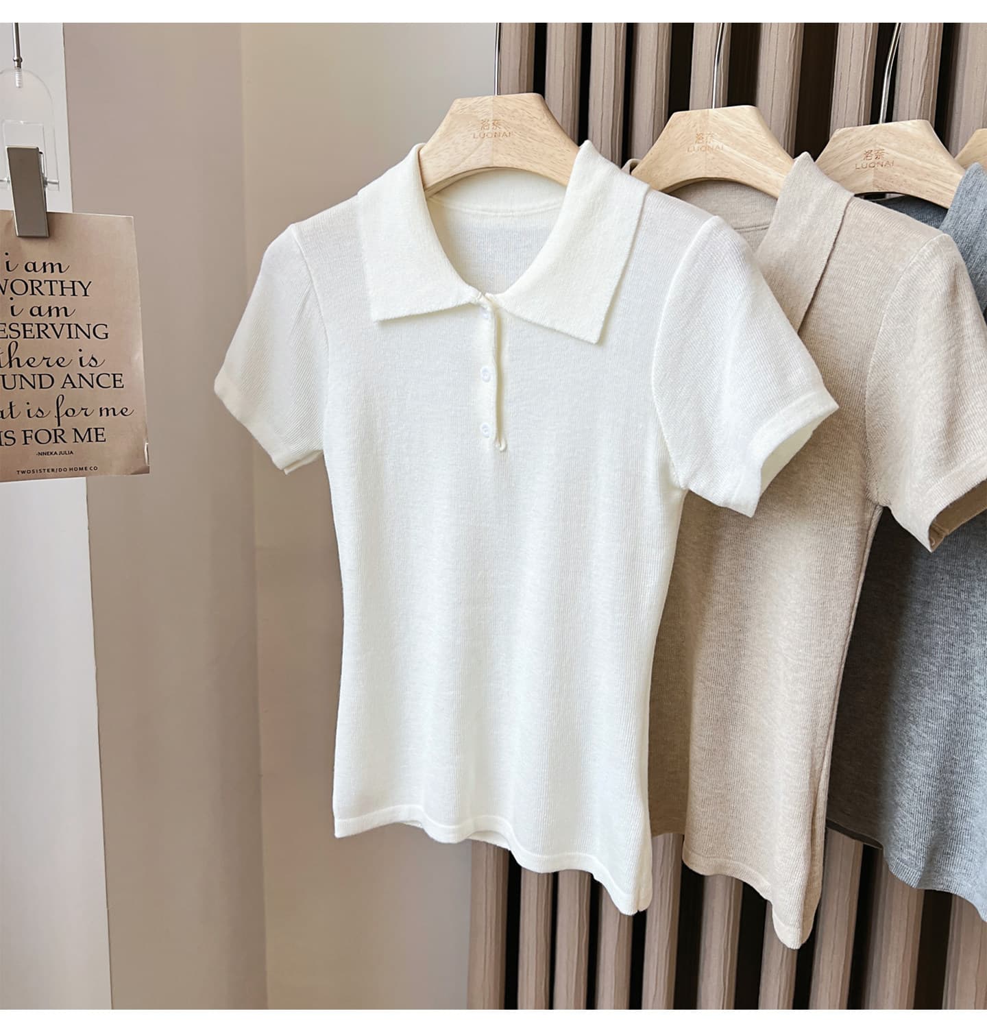 레트로 POLO 칼라 니트 반팔 티셔츠 여성 여름 2026 새로운 다용도 미니멀리즘 몸매 가꾸기 슬림해 보이는 긍정적 인 어깨 의류 상세 이미지 9