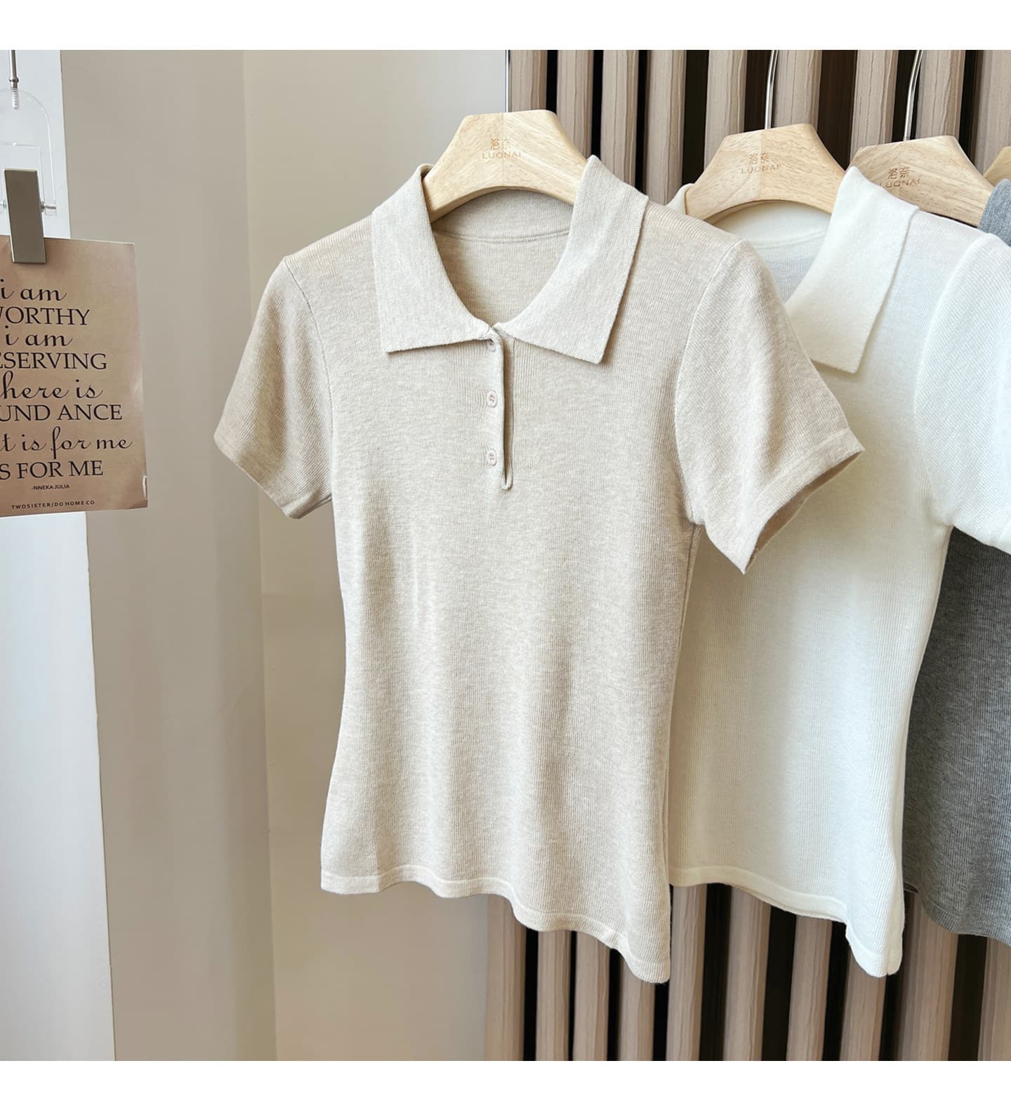 레트로 POLO 칼라 니트 반팔 티셔츠 여성 여름 2026 새로운 다용도 미니멀리즘 몸매 가꾸기 슬림해 보이는 긍정적 인 어깨 의류 상세 이미지 17