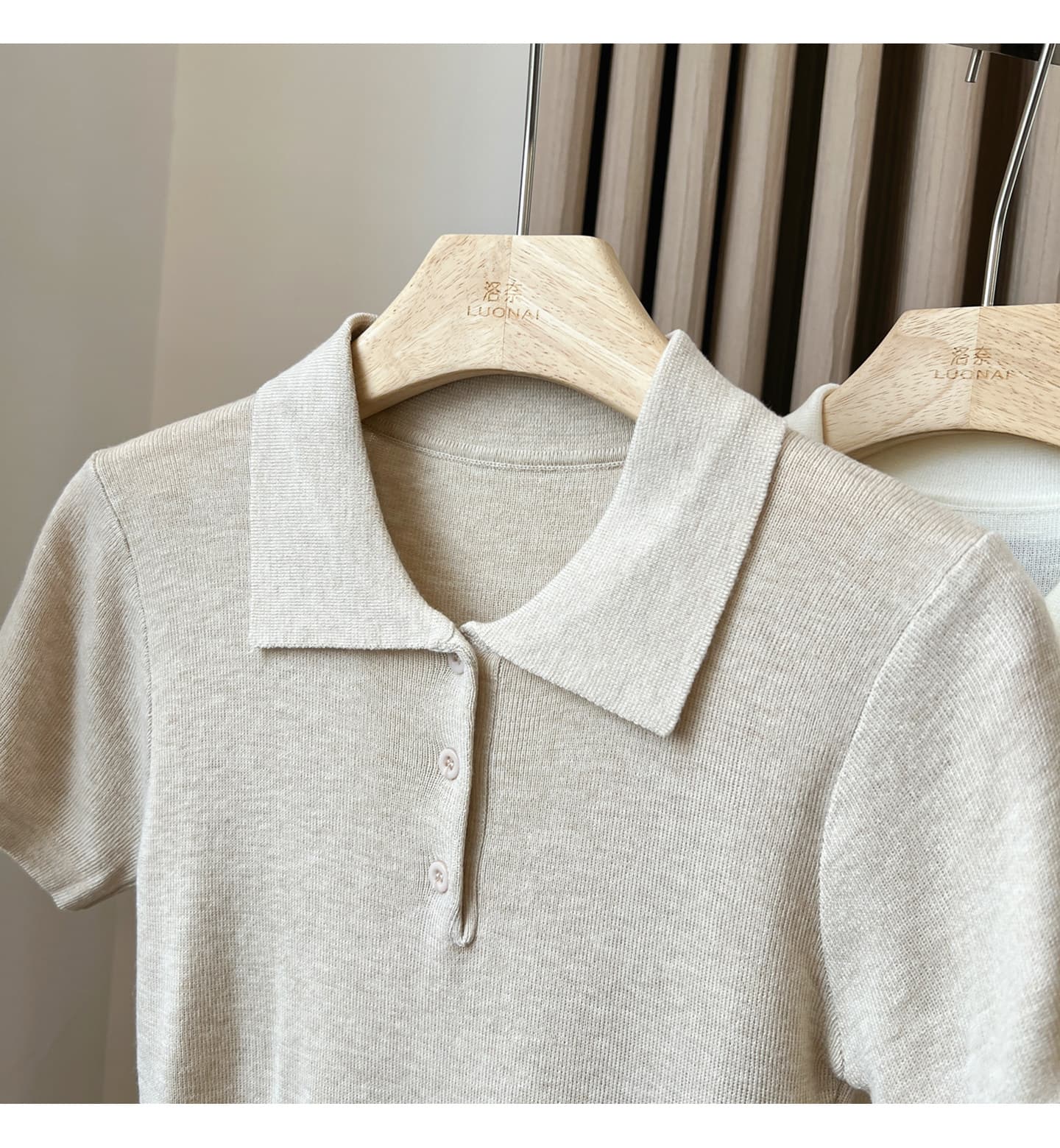 레트로 POLO 칼라 니트 반팔 티셔츠 여성 여름 2026 새로운 다용도 미니멀리즘 몸매 가꾸기 슬림해 보이는 긍정적 인 어깨 의류 상세 이미지 19