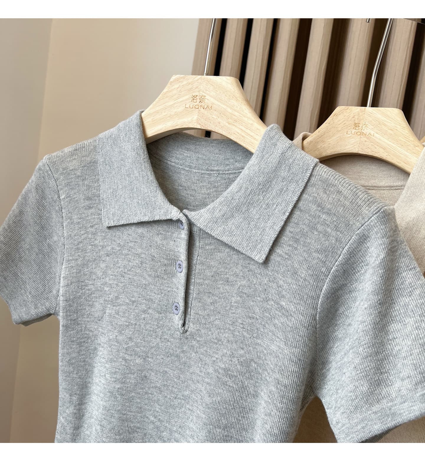 레트로 POLO 칼라 니트 반팔 티셔츠 여성 여름 2026 새로운 다용도 미니멀리즘 몸매 가꾸기 슬림해 보이는 긍정적 인 어깨 의류 상세 이미지 24
