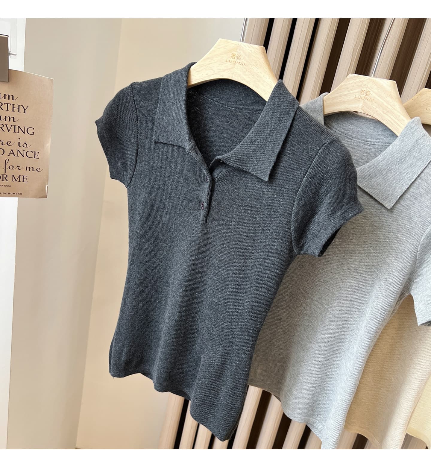 레트로 POLO 칼라 니트 반팔 티셔츠 여성 여름 2026 새로운 다용도 미니멀리즘 몸매 가꾸기 슬림해 보이는 긍정적 인 어깨 의류 상세 이미지 28
