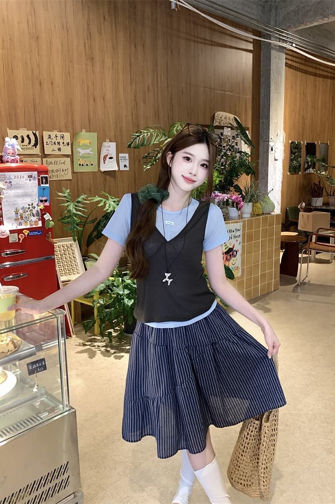 사실 2개 V넥 미니멀리즘 조끼 막대기 표준 인터넷 에디션 다용도 반팔 티셔츠 허리밴드 스트라이프 반신 치마 세트 이미지 5