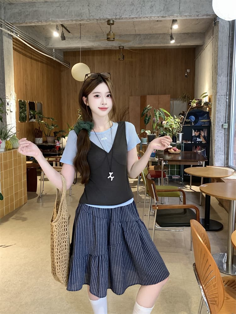 사실 2개 V넥 미니멀리즘 조끼 막대기 표준 인터넷 에디션 다용도 반팔 티셔츠 허리밴드 스트라이프 반신 치마 세트 상세 이미지 2