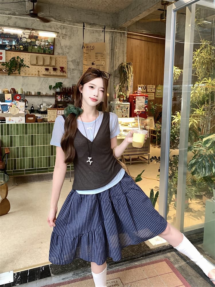 사실 2개 V넥 미니멀리즘 조끼 막대기 표준 인터넷 에디션 다용도 반팔 티셔츠 허리밴드 스트라이프 반신 치마 세트 상세 이미지 3