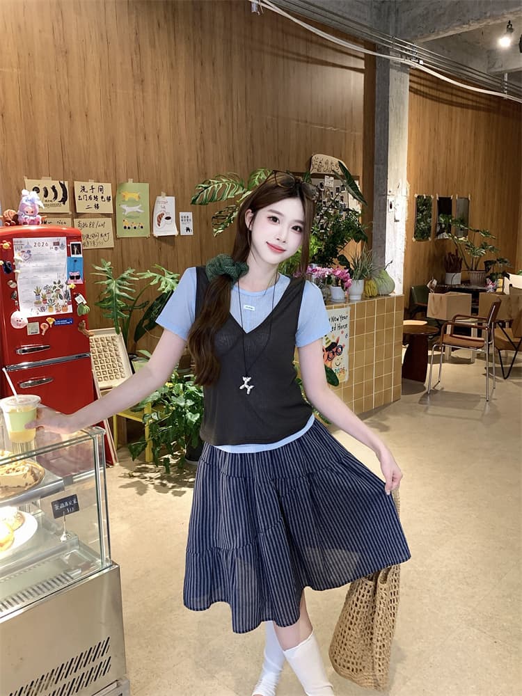 사실 2개 V넥 미니멀리즘 조끼 막대기 표준 인터넷 에디션 다용도 반팔 티셔츠 허리밴드 스트라이프 반신 치마 세트 상세 이미지 6