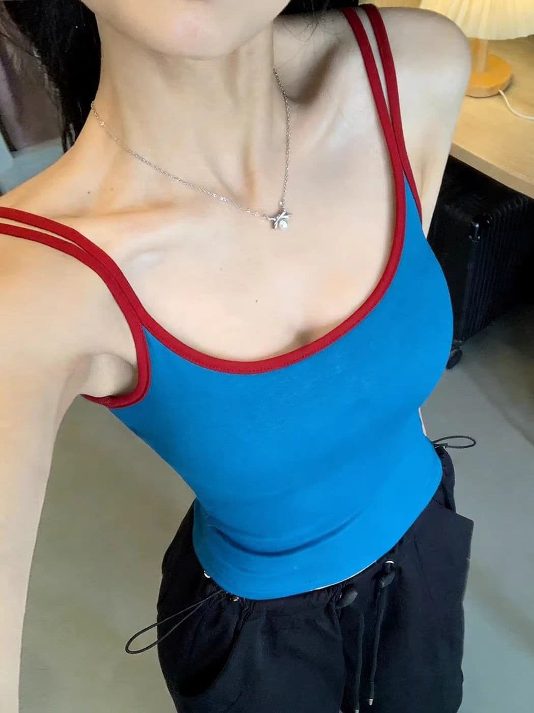 작은 대중 아메리칸 핫걸 배색 u 칼라 캐미솔 여름 2026 새로운 벨트 가슴 패드 아름다움 뒤로 수 있습니다. 외출용 맨위 이미지 4