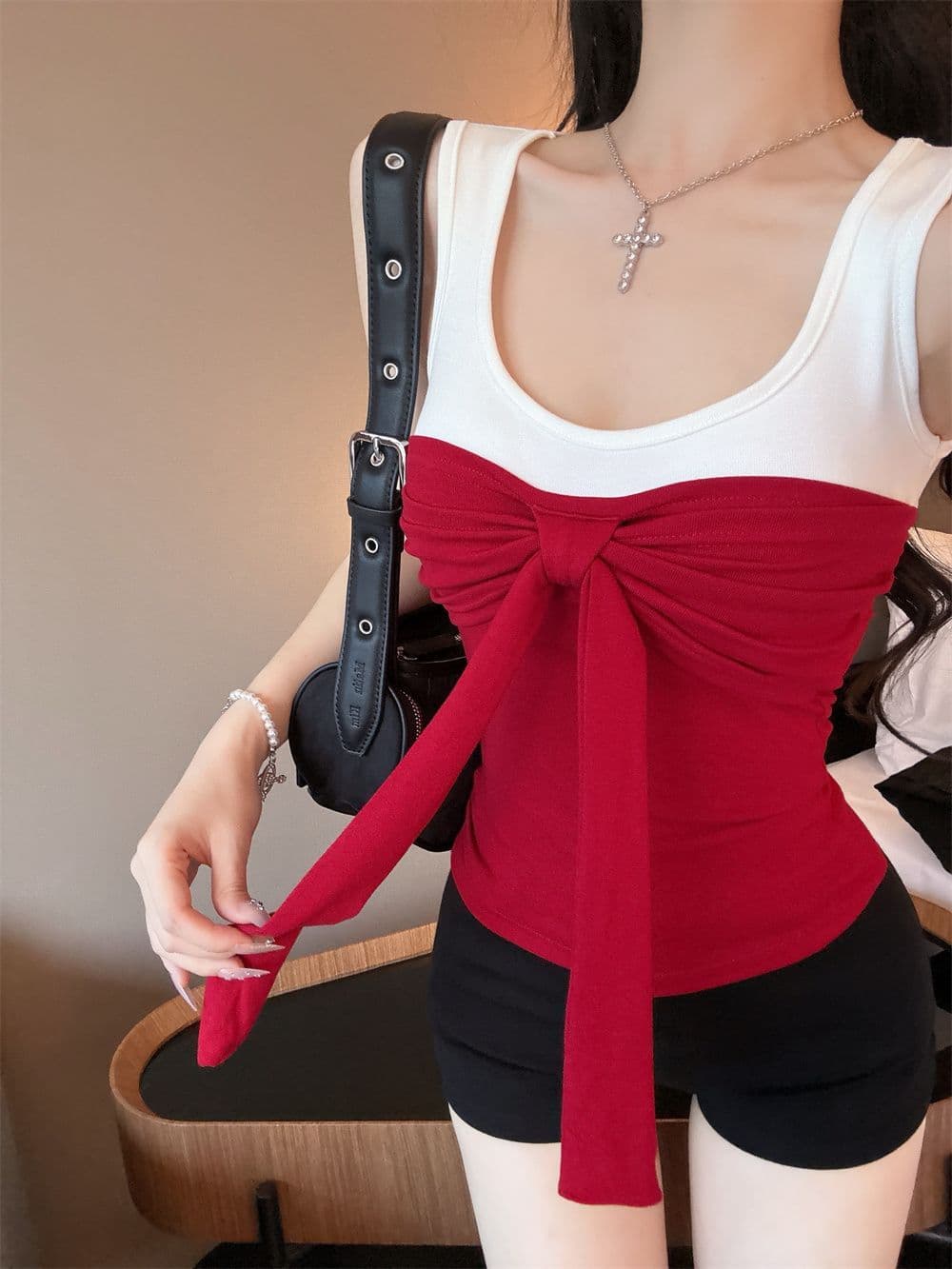 나만의 것을 가져와 라. 가슴 패드 순수한 욕망 핫걸 배색 나비 매듭 스트랩 캐미솔 봄 여름 새로운 몸매 가꾸기 상세 이미지 1