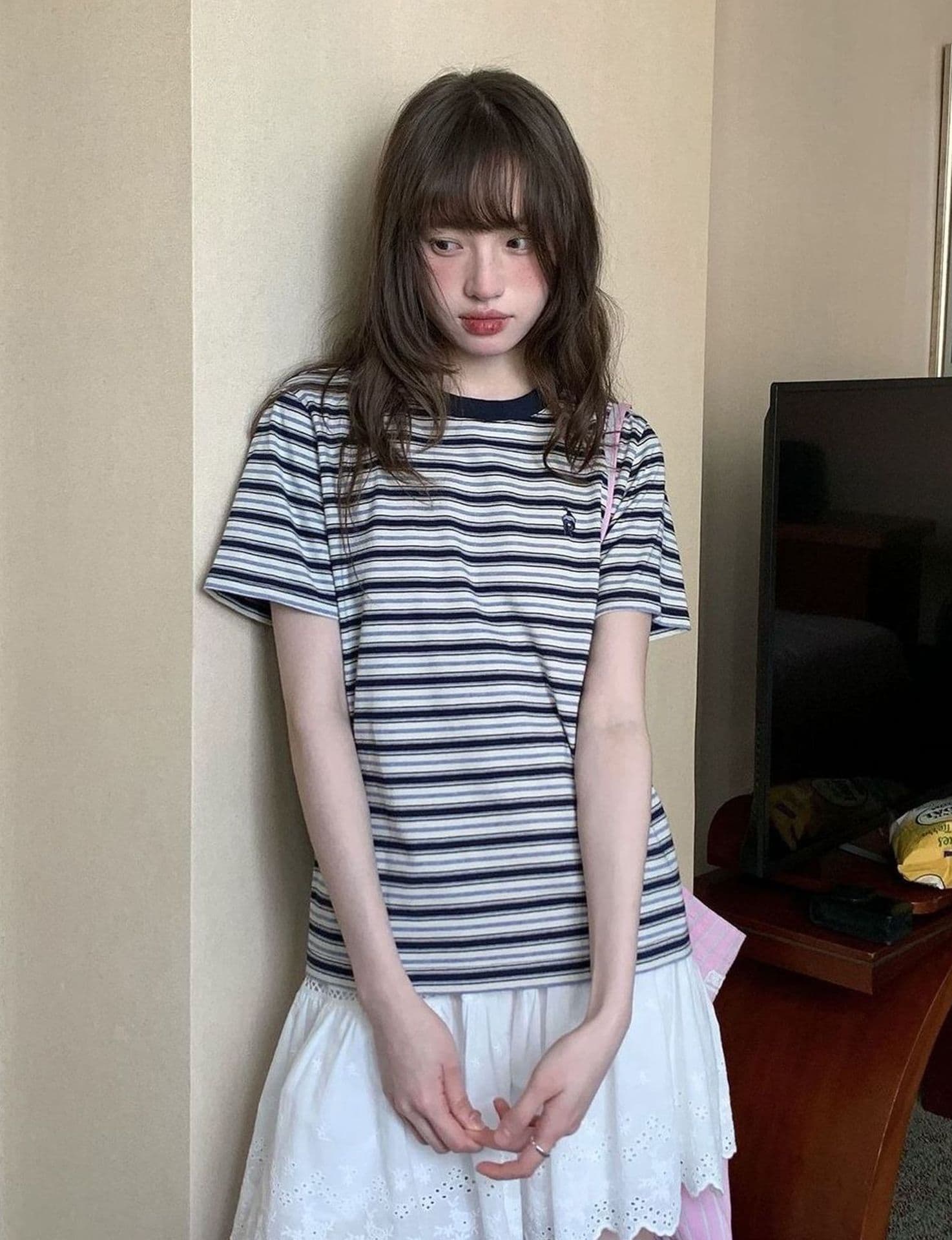자수 긍정적 인 어깨 핏 스타일 광저우 원본 원단 반팔 티셔츠 여성 이미지 3