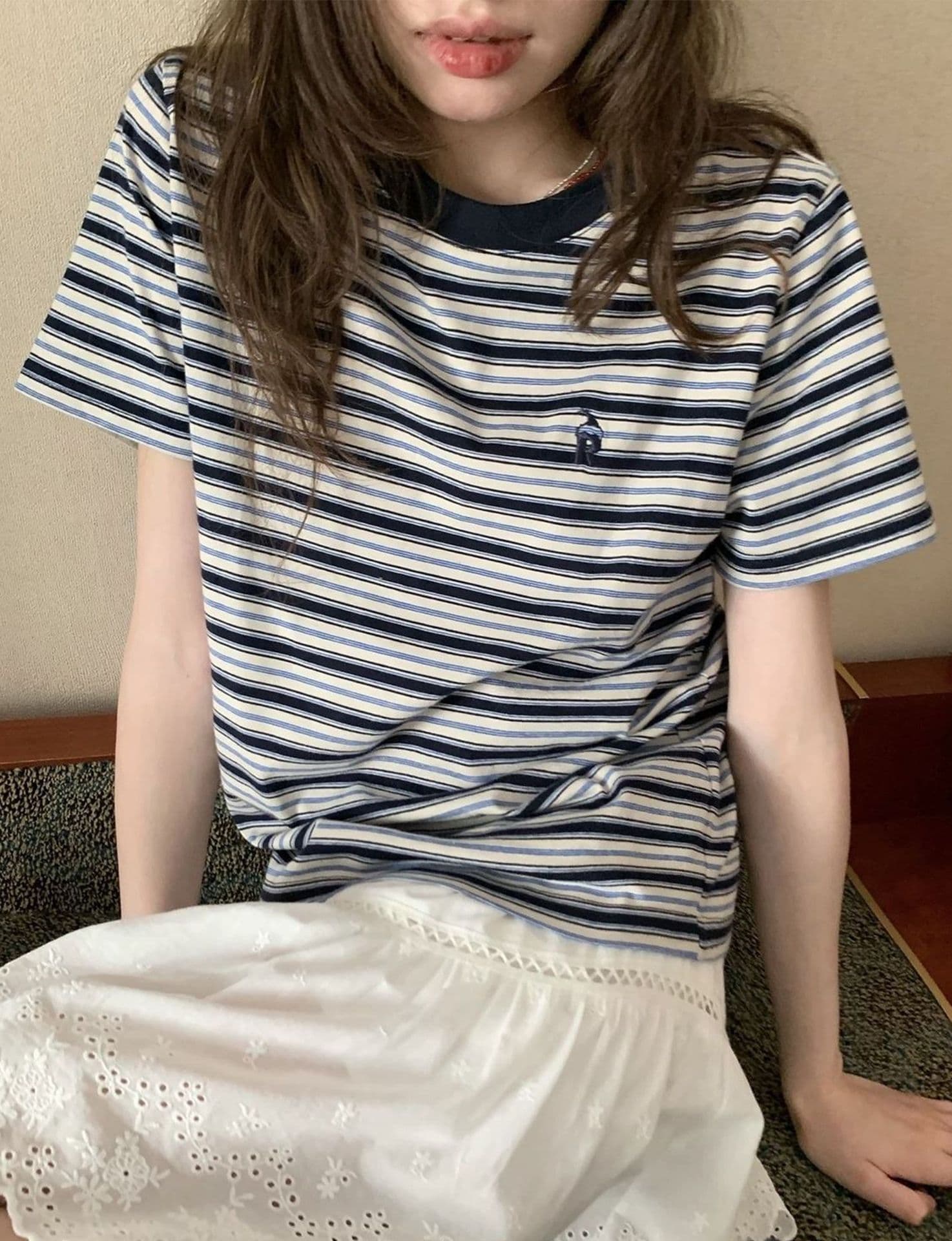 자수 긍정적 인 어깨 핏 스타일 광저우 원본 원단 반팔 티셔츠 여성 상세 이미지 2