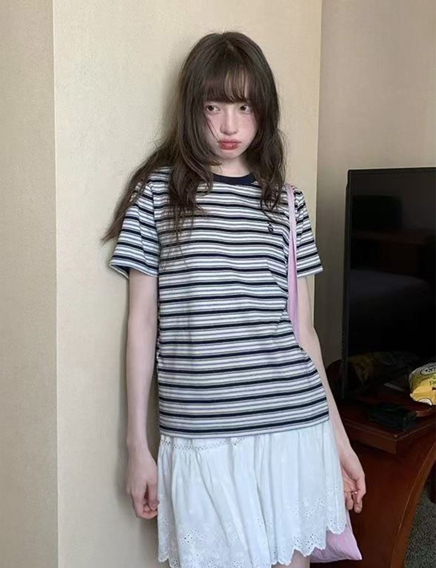자수 긍정적 인 어깨 핏 스타일 광저우 원본 원단 반팔 티셔츠 여성 상세 이미지 5