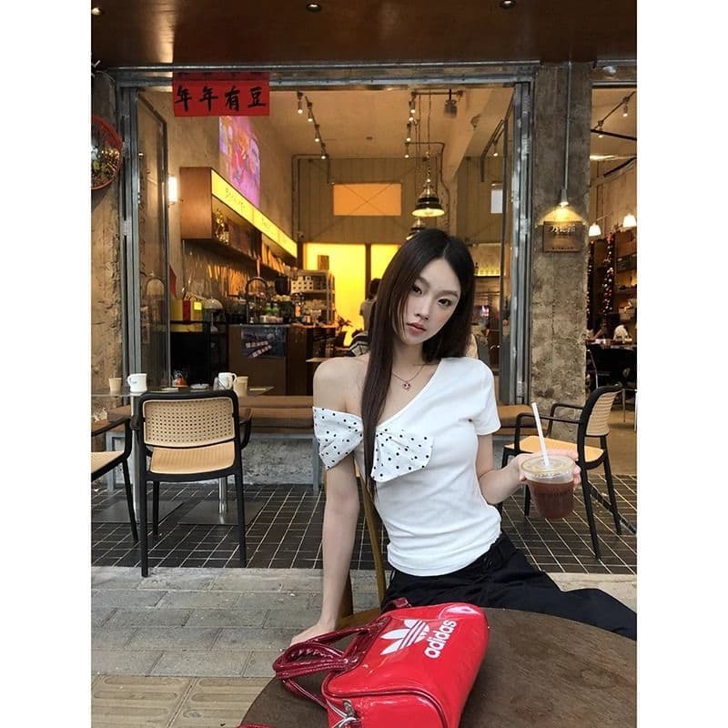 40 모달 260 사람들 면 티셔츠 여름 2026 새로운 트렌디 도트 무늬 오프숄더 몸매 가꾸기 쇼트 스타일 비스듬한 칼라 여성 의류 상세 이미지 26