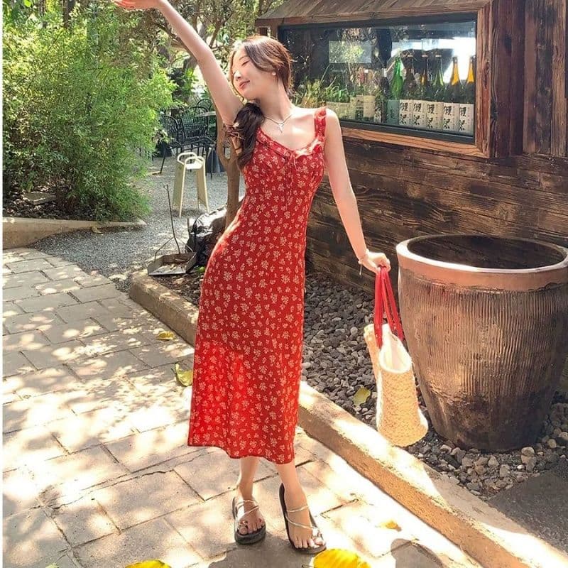 빨간색 꽃무늬 레트로 슬립 여성 드레스 여름 2026 새로운 허리 수축 한 마디 슬림해 보이는 백리스 휴가 롱 스커트 이미지 2